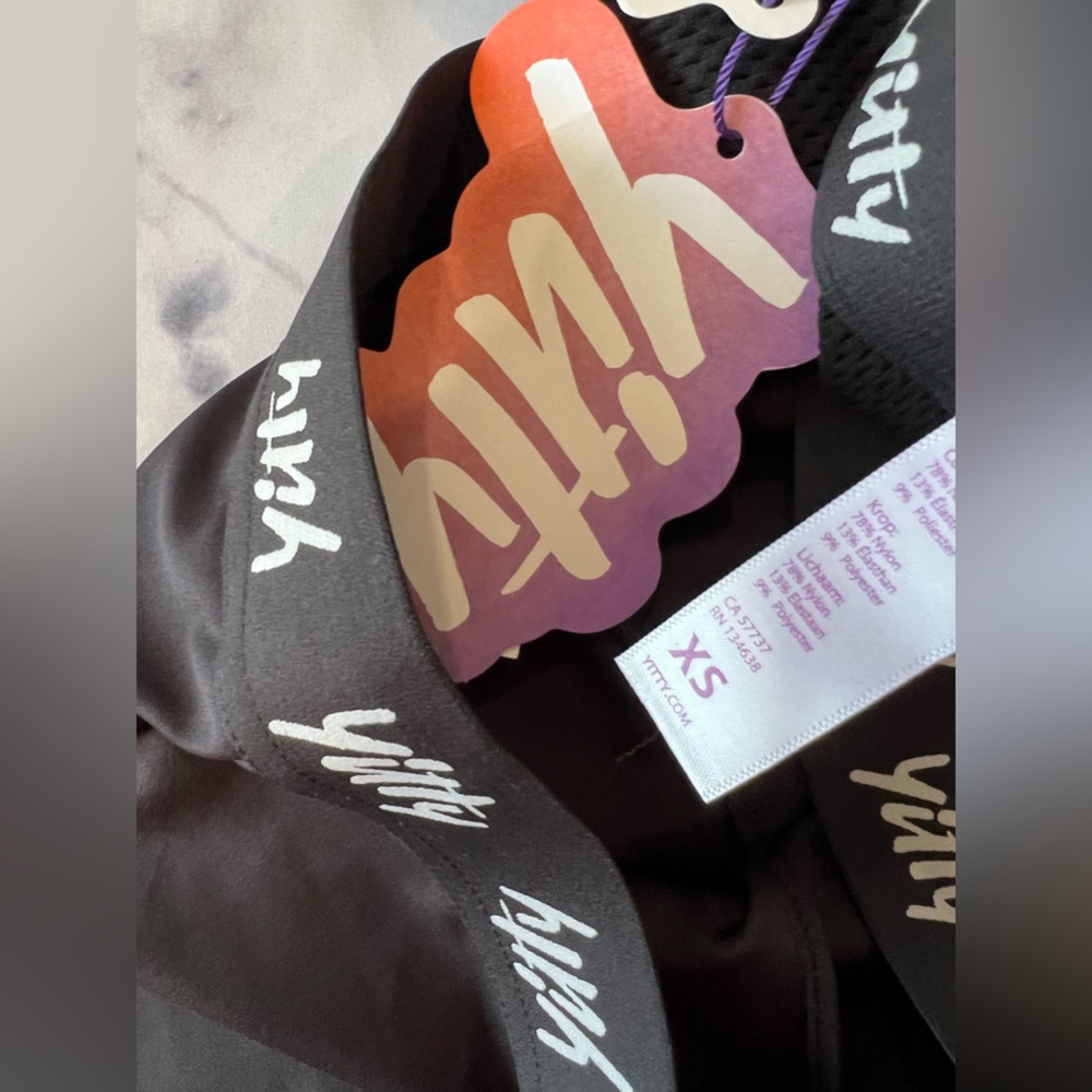 YITTY by FABLETICS set ✨ - Picture 10 of 10